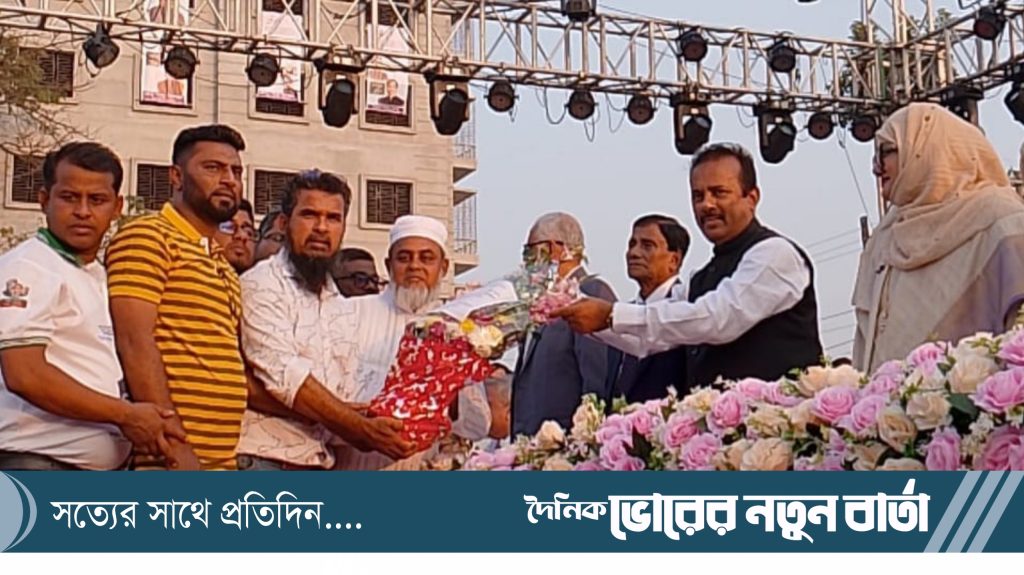 জমকালো আয়োজনের মধ্য দিয়ে কুমিল্লা-১ আসনের সংসদ সদস্য ইঞ্জিনিয়ার আব্দুস সবুর (এমপি) কে নাগরিক সংবর্ধনা । 