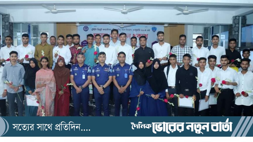 ফেনীতে ১২০ টাকা ফি-তে  পুলিশে চাকরি মিললো  ৩৬ জনের