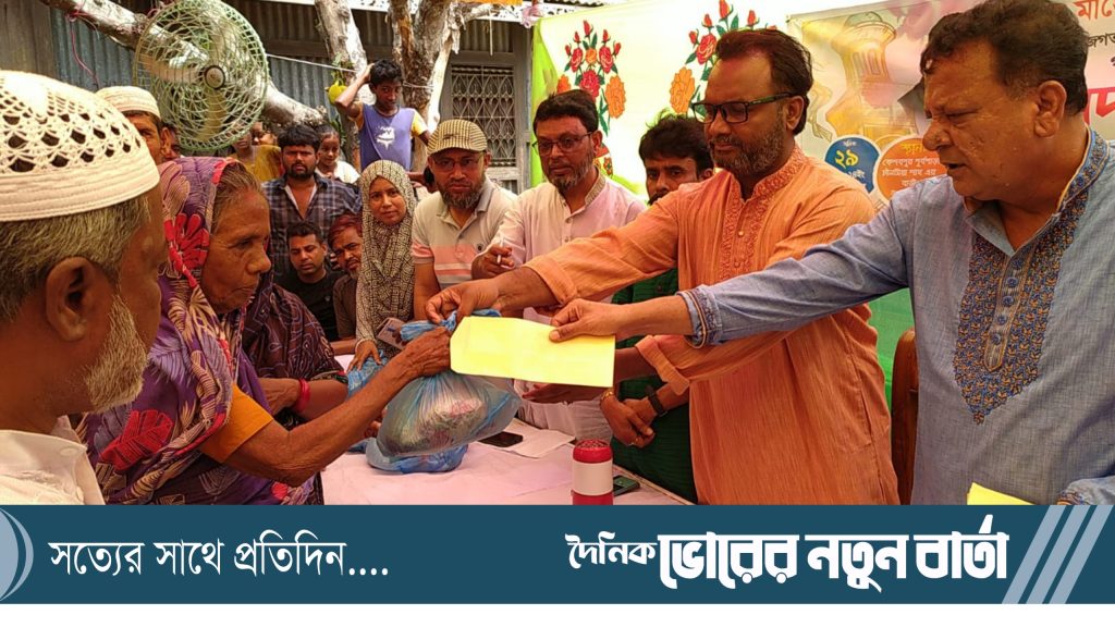 তিতাসে বঙ্গবন্ধু পরিষদ নেতা সাইফুল ইসলাম রিপনের নিজস্ব অর্থায়নে ঈদ সমাগ্রী ও নগদ অর্থ বিতরণ