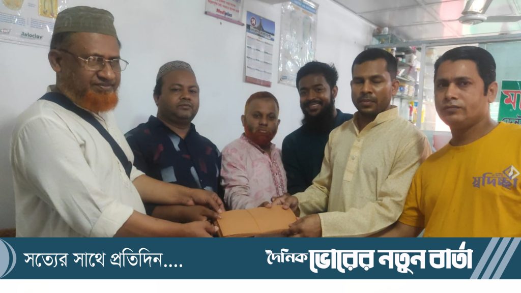 তিতাসে নিরাপদ চিকিৎসা চাই সংগঠনের উদ্যোগে নগদ অর্থ বিতরণ 