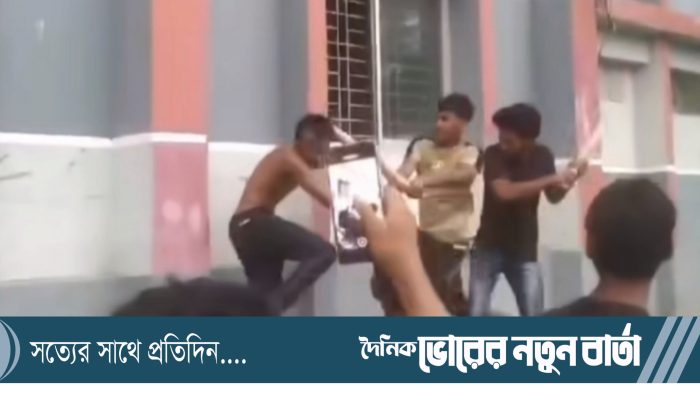 দাউদকান্দিতে যুবককে প্রকাশ্যে মারধর:ভিডিও ভাইরাল