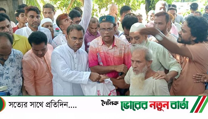 তারেক রহমানের নির্দেশে বন্যা কবলিত ৩শতাধিক পরিবারের মাঝে খাদ্যসামগ্রী বিতরণ করেন খন্দকার মারুফ হোসেন 