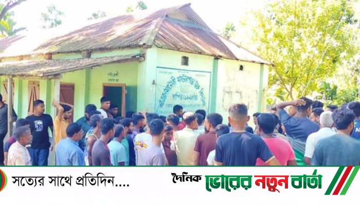 নিয়োগ বাণিজ্যের দুর্নীতির অভিযোগে প্রধান শিক্ষককে অবরুদ্ধ, দফায় দফায় বৈঠক
