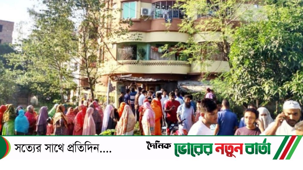 ছোট ছেলে ডিপ ফ্রিজ খুলে দেখেন হাত-পা বাঁধা মায়ের নিথর দেহ