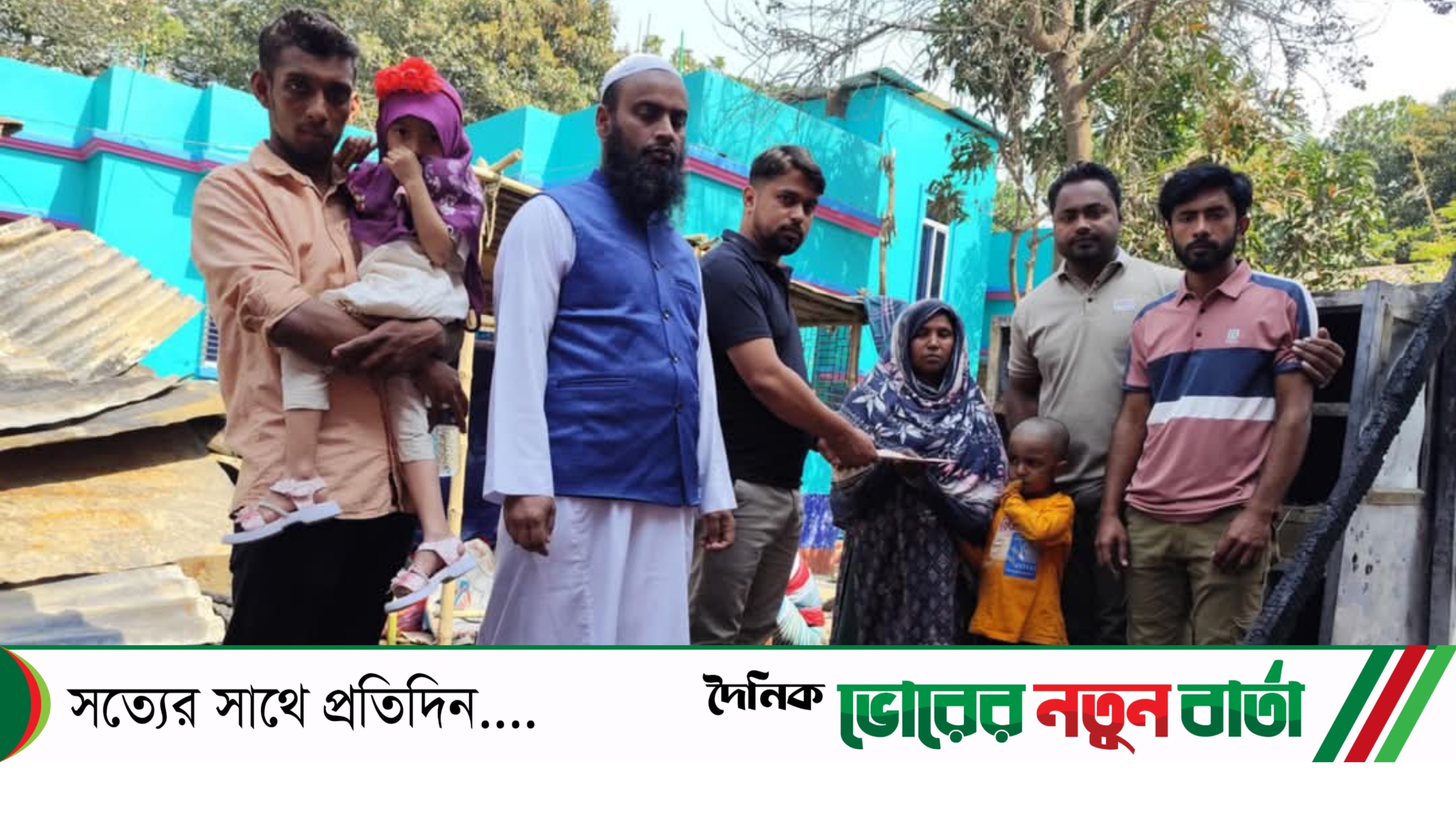 তিতাসে আগুনেপুড়ে ক্ষতিগ্রস্ত পরিবারকে “মানবিক একতা ঐক্য সংস্থা”র অর্থ সহায়তা প্রদান