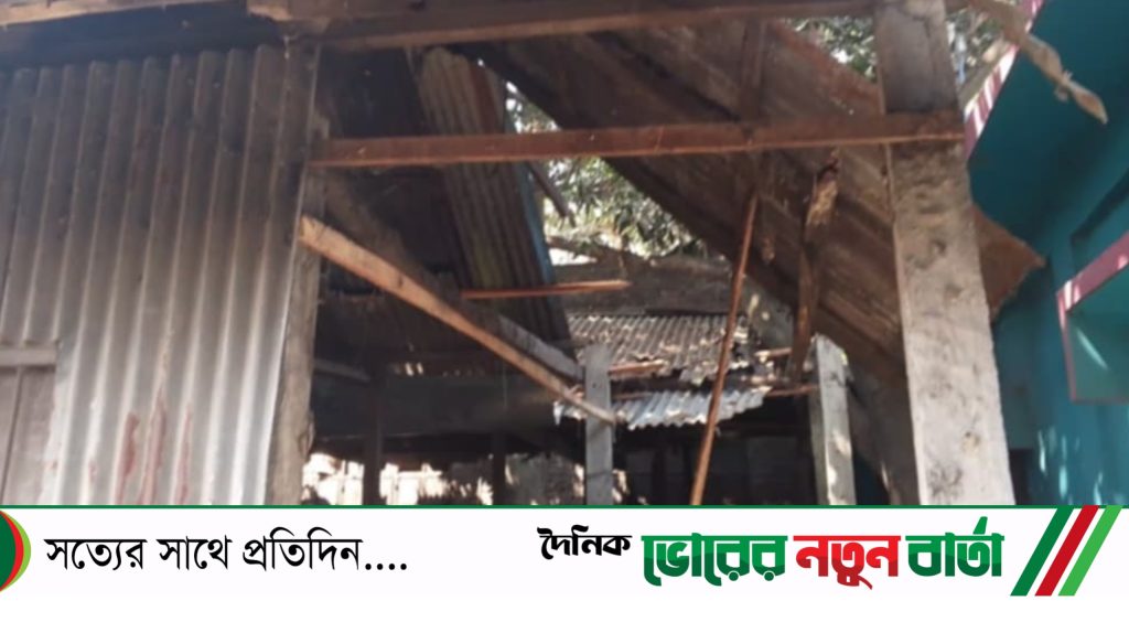 দাউদকান্দিতে চাঁদা না পেয়ে ব্যবসায়ীর ঘর ভাঙ্গার অভিযোগ