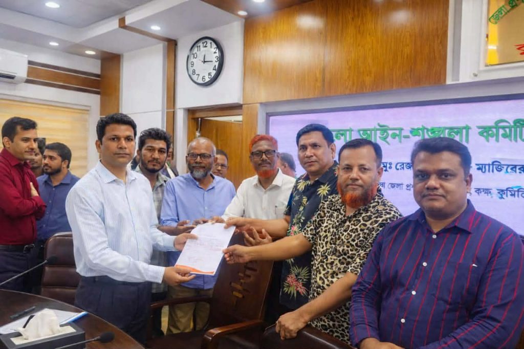 জাতীয় গণমাধ্যম সপ্তাহকে রাষ্ট্রীয় স্বীকৃতির দাবিতে কুমিল্লা জেলা প্রশাসকের মাধ্যমে প্রধানমন্ত্রীর নিকট স্মারকলিপি প্রদান করা হয়েছে 